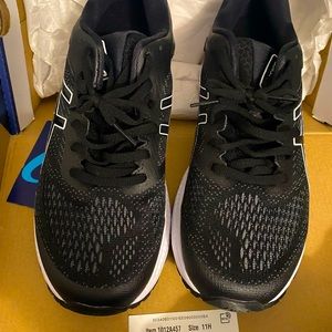 ASICS Gel-Kayano 26 women’s 11.5 black - like new